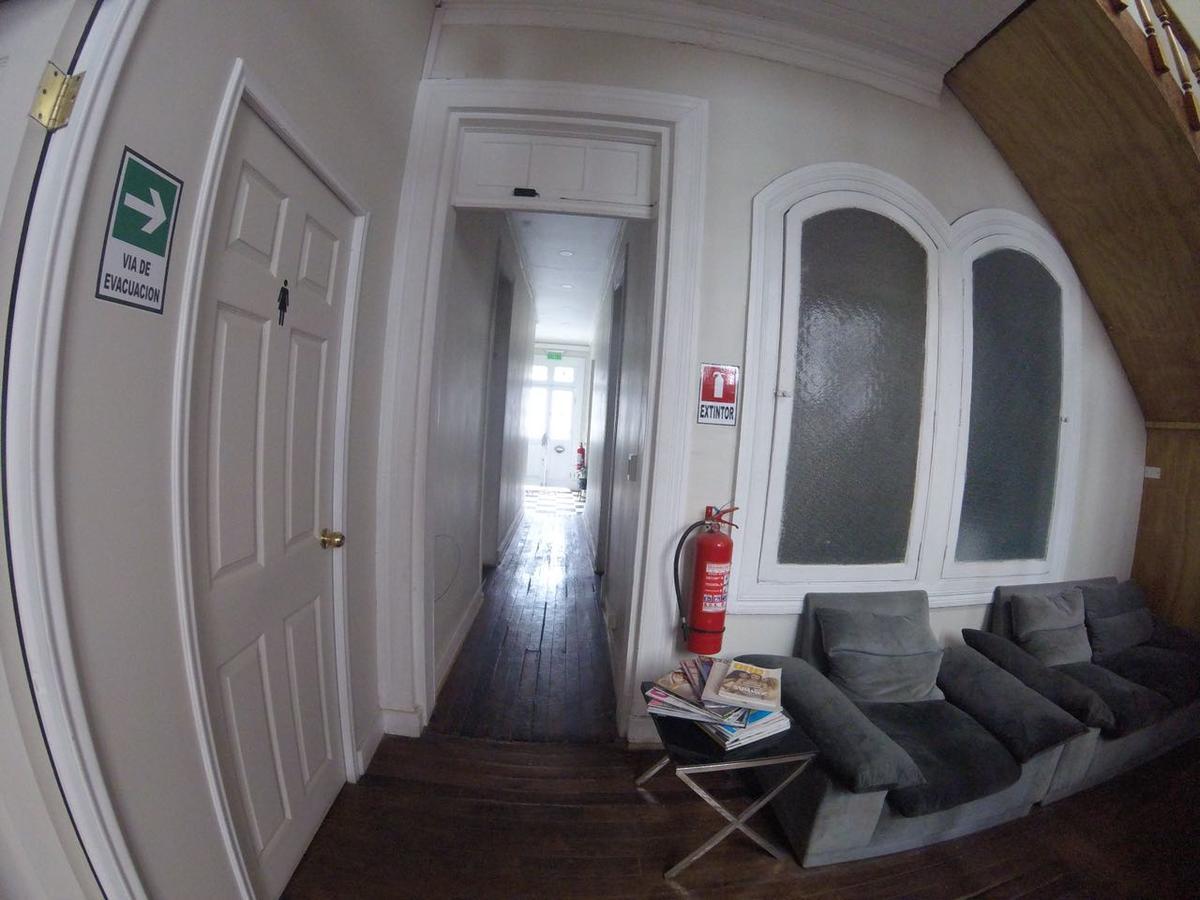 Casa Roble Hostal Boutique Сантьяго Экстерьер фото